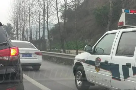 漳州上海绕城高速G1501|广东西部沿海高速S32|道路救援拖车费用 24小时火补轮胎电话